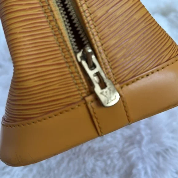 Louis Vuitton Vintage Handbag Yellow Epi Alma Leather (will include storage bag) - Picture 10 of 16